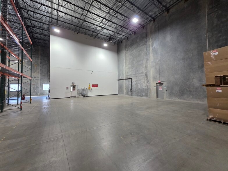 More Photos Of 17620 Eastex Fwy, Humble Industrial For Sale