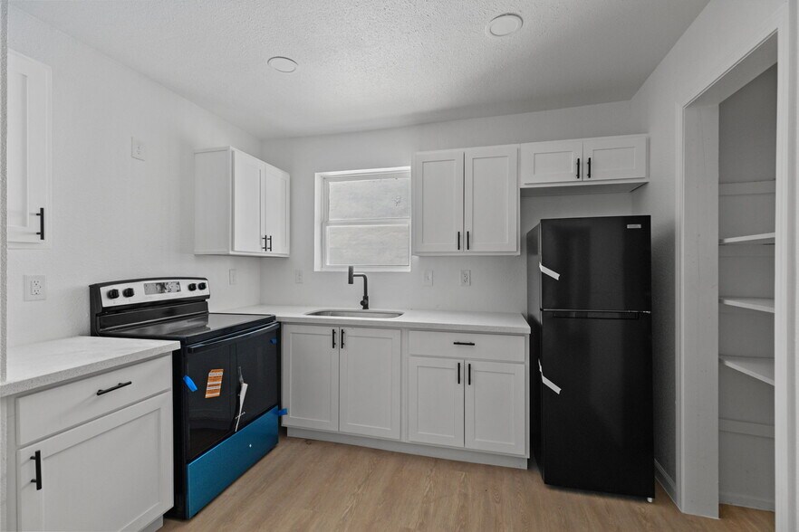 More Photos Of 6840 Fairway Dr, Houston Apartments For Sale
