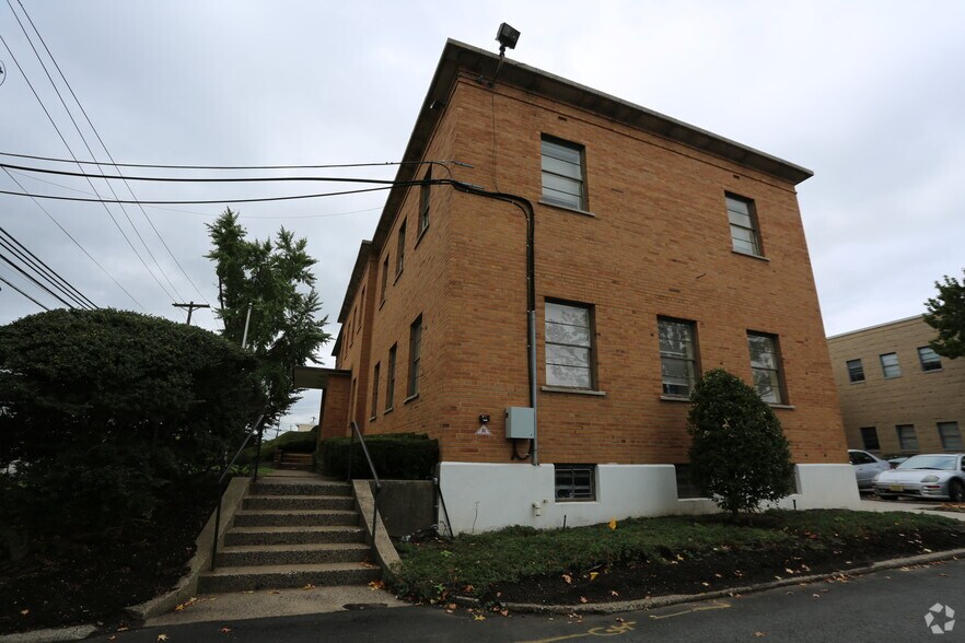 More Photos Of 790 Bloomfield Ave, Clifton Warehouse For Lease