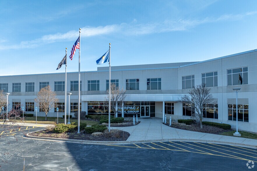 More Photos Of N86W12500 Westbrook Xing, Menomonee Falls Office For Lease