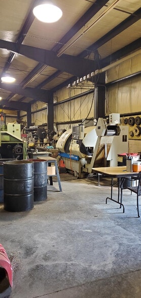 More Photos Of 3822 Victory Ave, Louisville Warehouse For Lease