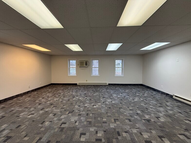 More Photos Of 625 Chandler St, Worcester Storefront Retail Office For Lease