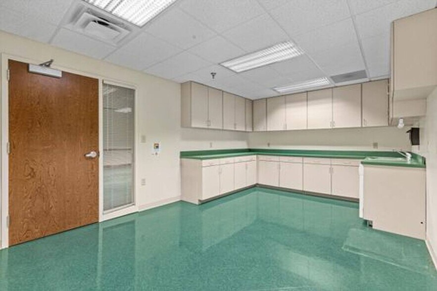 More Photos Of 1845 Midpark Rd, Knoxville Office For Lease