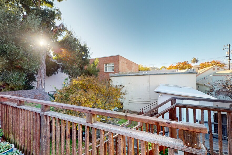 More Photos Of 54 Railroad Ave, Richmond Office Residential For Sale