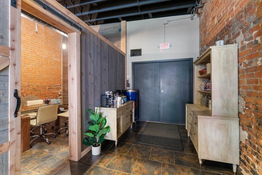 More Photos Of 230 1st Ave E, Shakopee Storefront For Sale