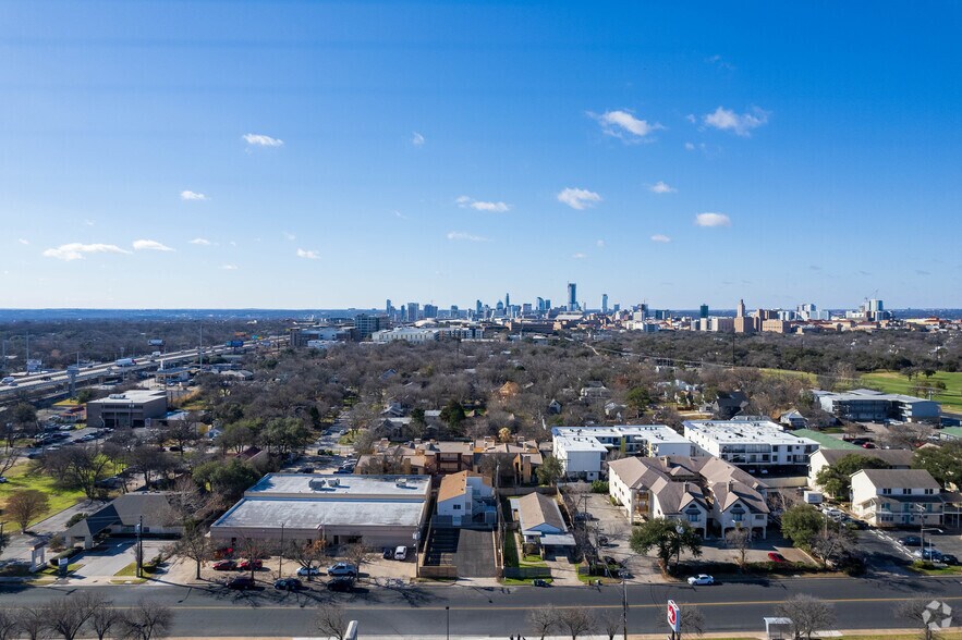 More Photos Of 927 E 41st St, Austin Office Residential For Lease
