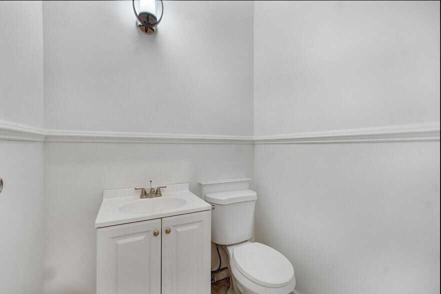 More Photos Of 230-02 S Conduit Ave, Jamaica Convenience Store For Sale