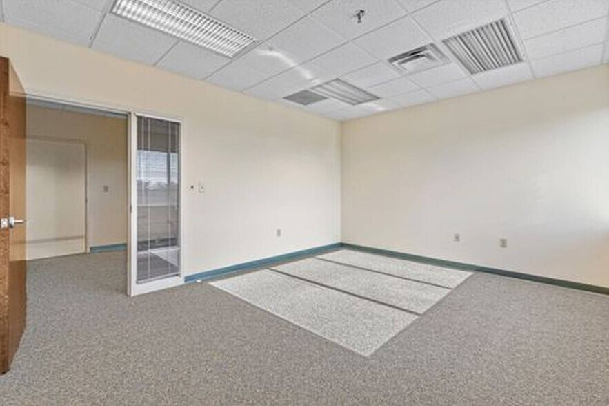 More Photos Of 1845 Midpark Rd, Knoxville Office For Lease
