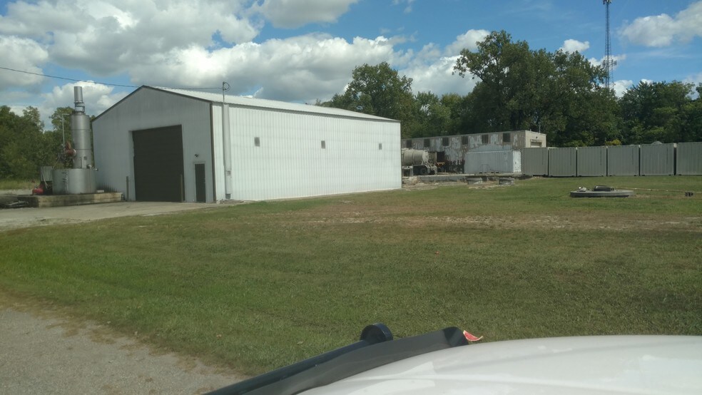 More Photos Of 600 S Camp Ave, Olney Warehouse For Sale