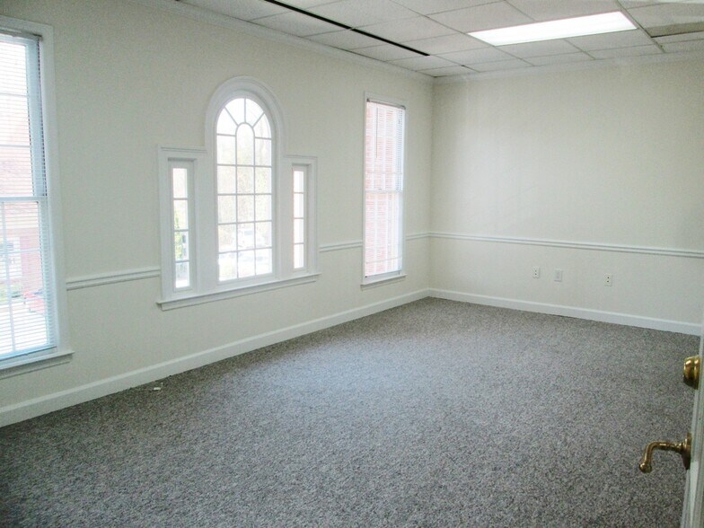 More Photos Of 3867 Holcomb Bridge Rd, Peachtree Corners Office For Lease
