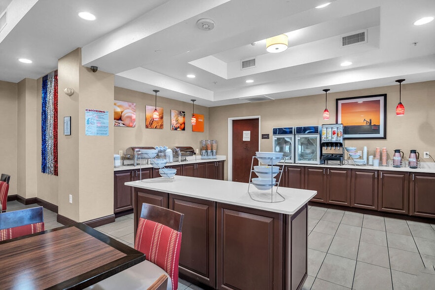 More Photos Of 910 W Interstate 20, Midland Hotel For Sale