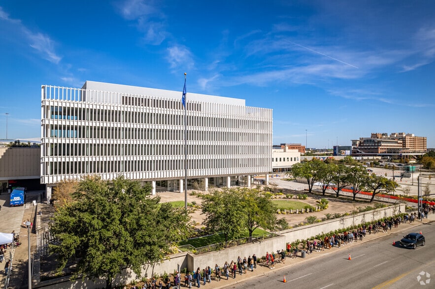 More Photos Of 401 Franklin St, Houston General Retail For Lease