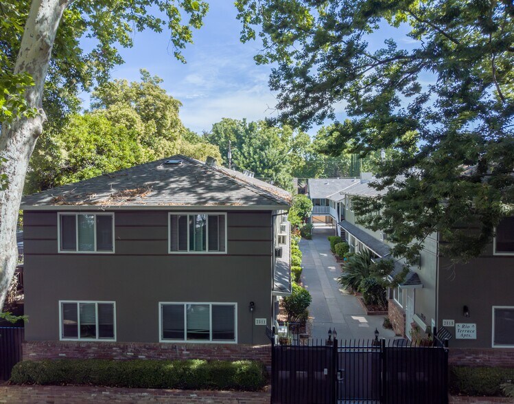 More Photos Of 2811 F St, Sacramento Apartments For Sale