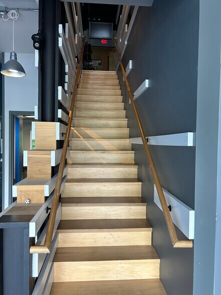 More Photos Of 2575 Willow Point Way, Knoxville Office For Lease