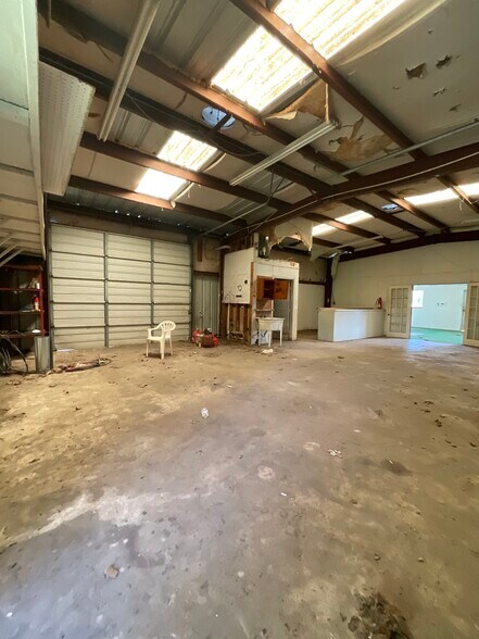 More Photos Of 609 Oak St, La Marque Warehouse For Sale