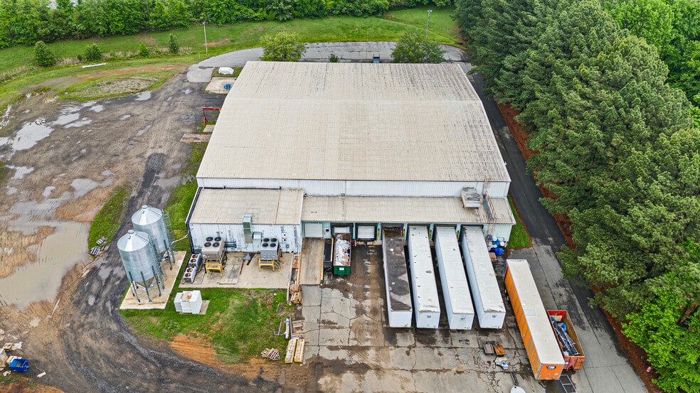 Primary Photo Of 301 Avenue 11 NW, Atkins Warehouse For Lease