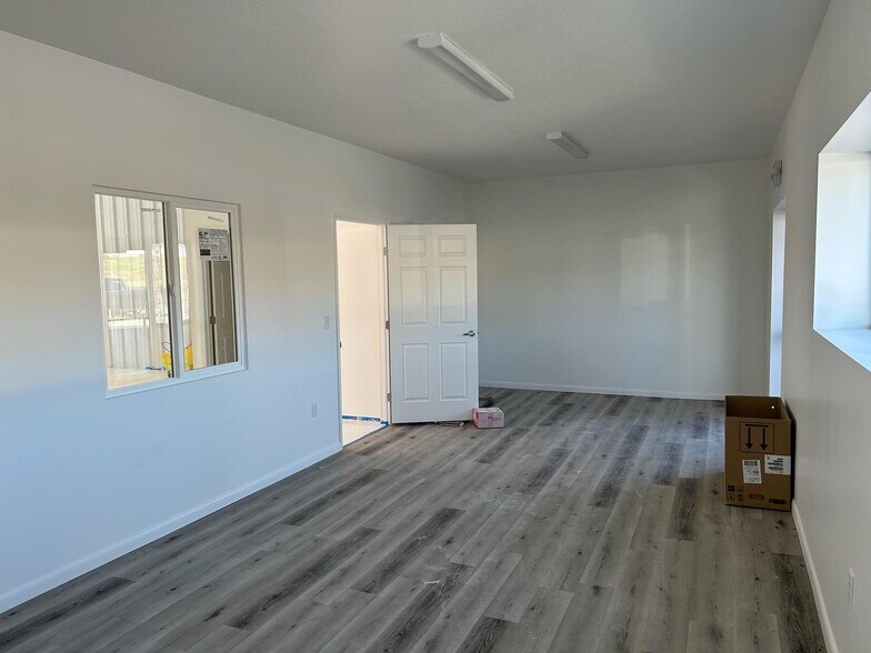 More Photos Of 181 W 2675 N, Layton Flex For Lease