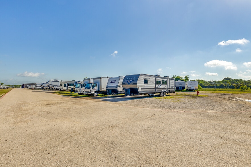 More Photos Of 309 W Archer Rd, Baytown Self Storage For Sale