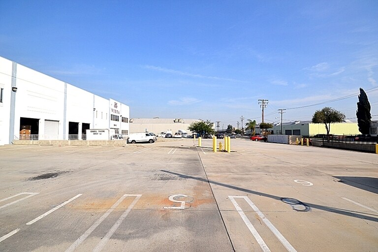 More Photos Of 2991 E 46th St, Los Angeles Warehouse For Lease