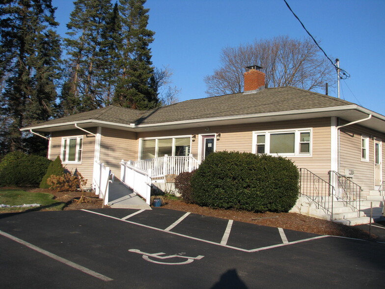 Primary Photo Of 39 S River Rd, Bedford Medical For Lease