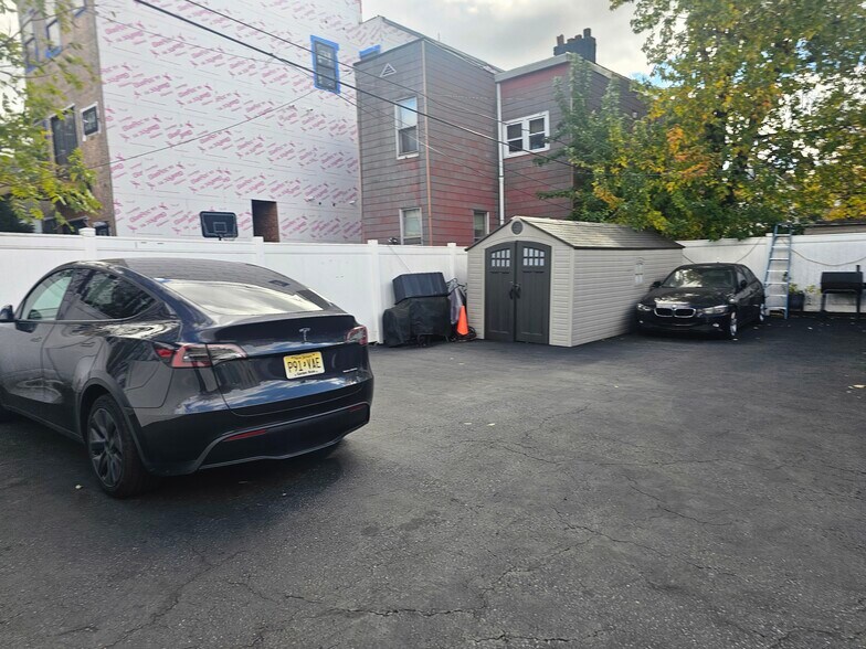 More Photos Of 746 West Side Ave, Jersey City Storefront For Sale