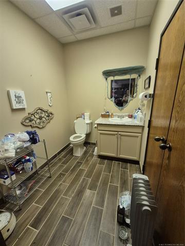 More Photos Of 401 S Chouteau Ave, Chouteau Convenience Store For Sale