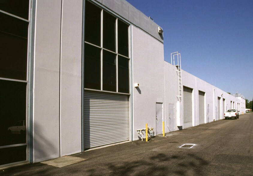 More Photos Of 1813 E Dyer Rd, Santa Ana Light Manufacturing For Lease