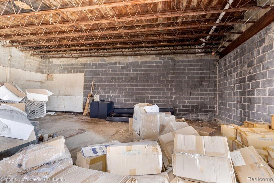More Photos Of 465-471 S Schaefer Hwy, Detroit Freestanding For Sale