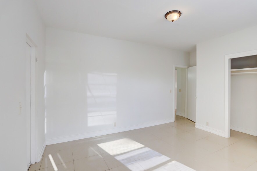 More Photos Of 1801 Spruce Ave, West Palm Beach Apartments For Sale