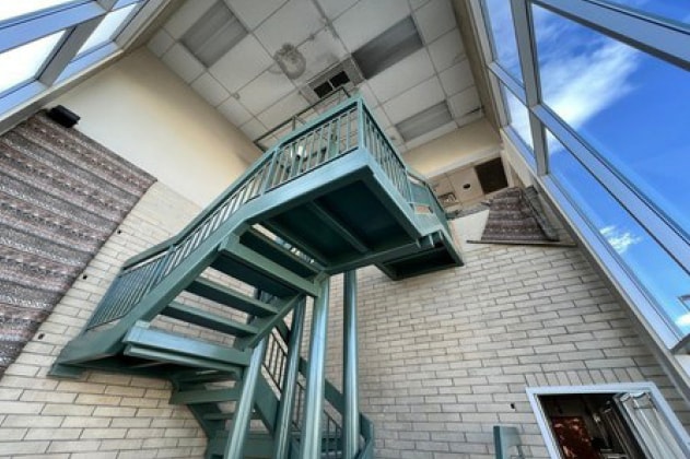 More Photos Of 3383 26th Ave NE, Calgary Unknown For Lease