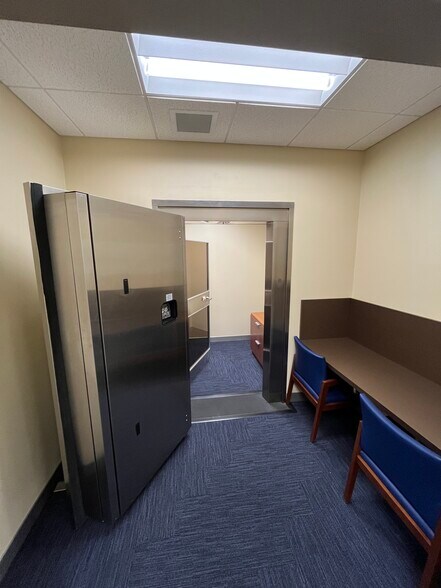 More Photos Of 136 Twin Oaks Rd, Dobson Storefront Retail Office For Lease