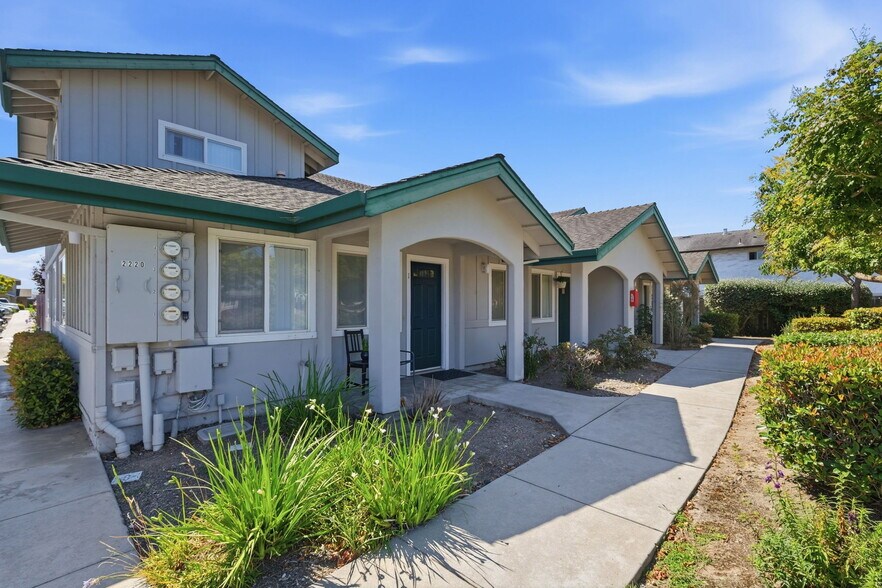 More Photos Of 2220 Chanticleer Ave, Santa Cruz Apartments For Sale