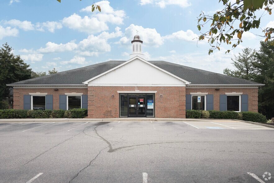 More Photos Of 1701 Financial Loop, Woodbridge Bank For Lease