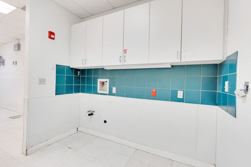 More Photos Of 222 I St, Los Banos Office For Lease