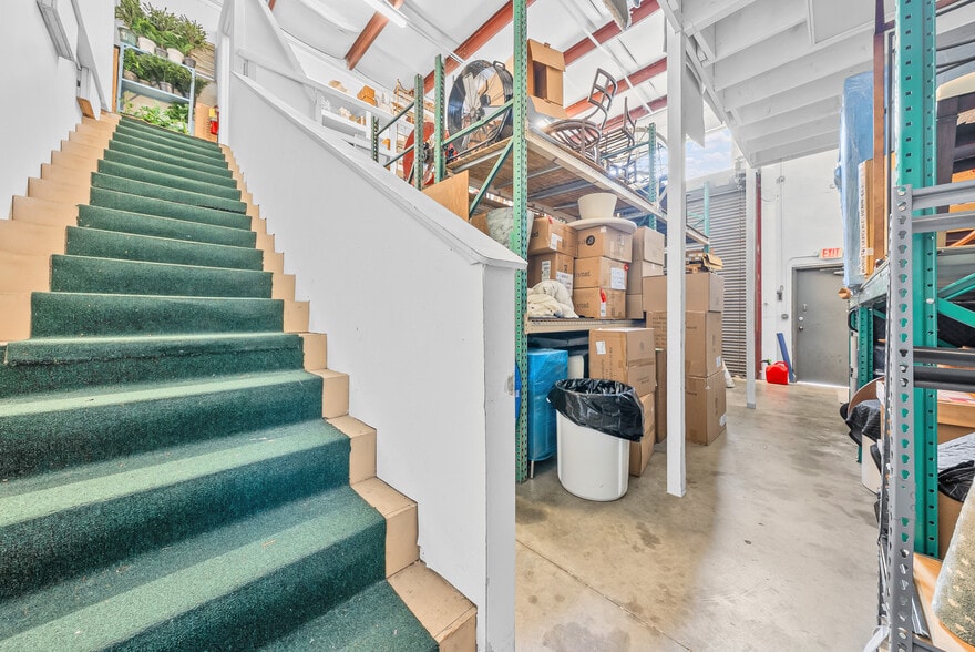 More Photos Of 5780 Taylor Rd, Naples Showroom For Sale