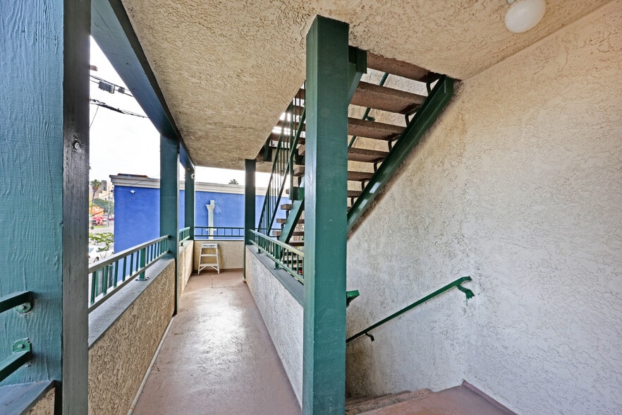 More Photos Of 956 Locust Ave, Long Beach Apartments For Sale