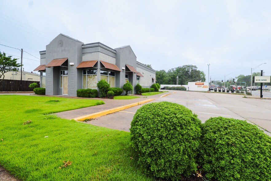 More Photos Of 901 E Broadway Ave, North Little Rock General Retail For Sale