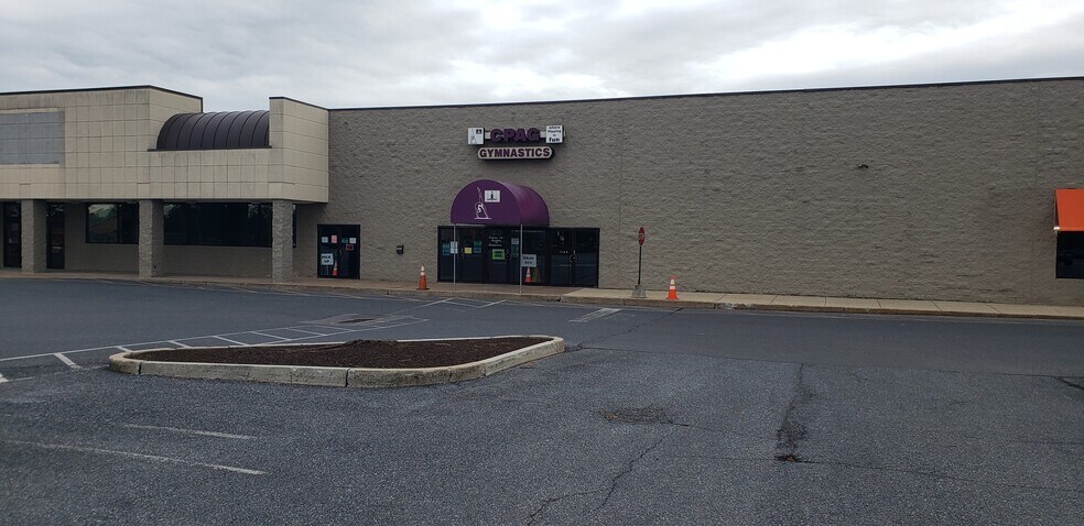 More Photos Of 105 Gateway Sq, Mechanicsburg Unknown For Lease