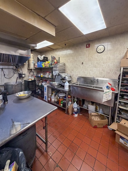 More Photos Of 5902 14th Ave, Brooklyn Office For Sale