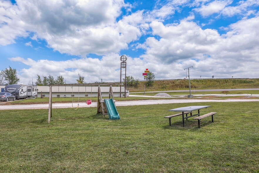 More Photos Of 2201 Outer Rd, Bates City Manufactured Housing Mobile Home Park For Sale