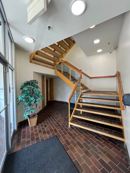 More Photos Of 643-675 Boul Curé-Labelle, Laval Storefront Retail Office For Lease