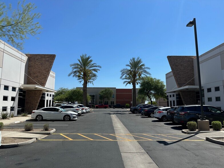 More Photos Of 2222 W Parkside Ln, Phoenix Light Manufacturing For Sale