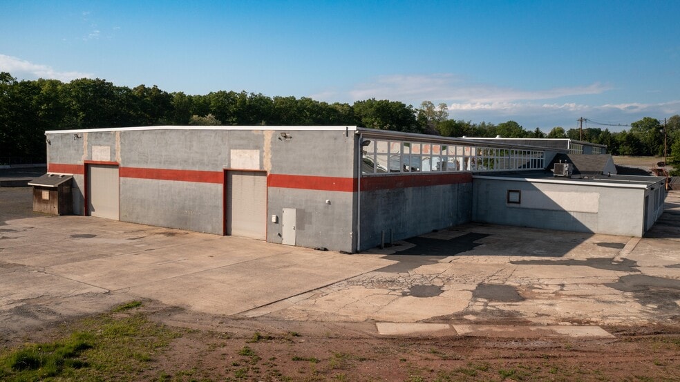 More Photos Of 75 Glendale Ave, Edison Manufacturing For Sale