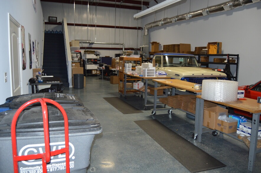 More Photos Of 124 Rose Ln, Frisco Warehouse For Lease