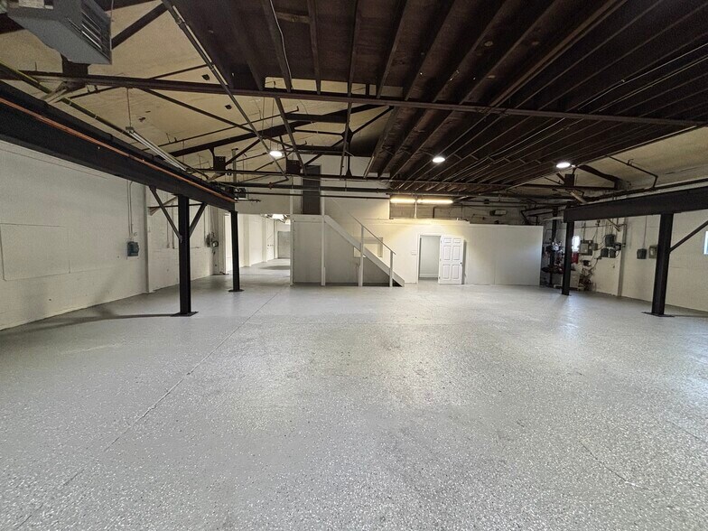 More Photos Of 1600 Bannard St, Cinnaminson Warehouse For Lease