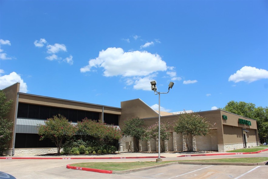 Primary Photo Of 1701 Southwest Pky, College Station Office For Lease