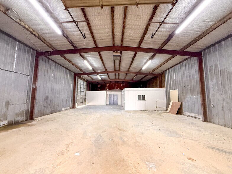 More Photos Of 7007 County 1283 rd, Midland Warehouse For Lease