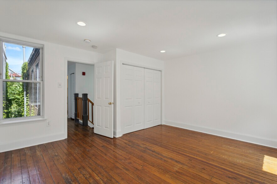 More Photos Of 616 S 6th St, Philadelphia Storefront Retail Residential For Sale