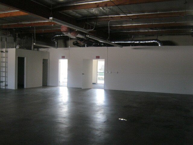 More Photos Of 1471-1495 E Warner Ave, Santa Ana Light Manufacturing For Lease