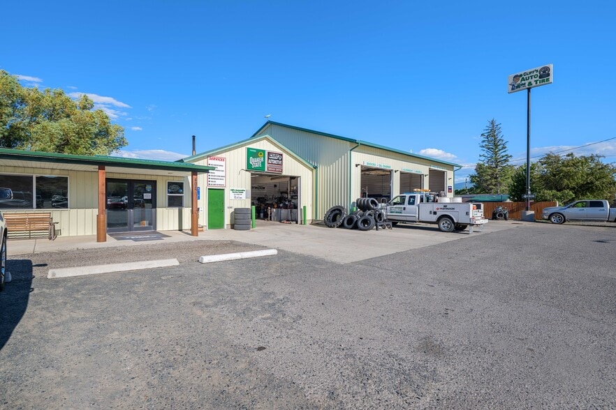 More Photos Of 402 N Pyfer St, Whitehall Office For Sale
